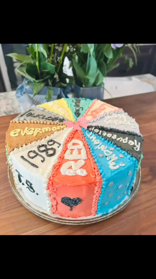 Ladies and gents… we officially have a NEW cake decorator in the hooooouse!! 🙌🏻 🥳 … He says “no way” BUT I say… “daaaaang honey, great job!!” And YES, he’s the best husband EVER! 🥹🫶🏻 @topfans Sean Malone